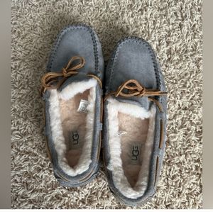 UGG Dakota slipper size 7